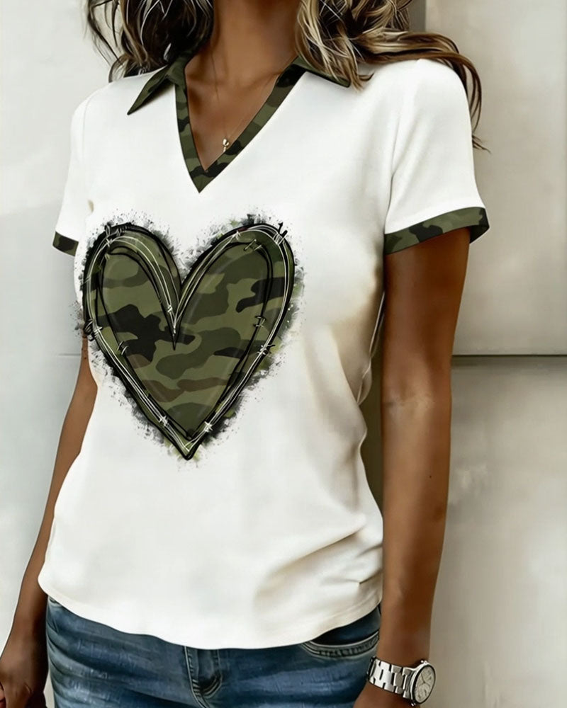 CAMISETA CUELLO BEBÉ CAMUFLAJE CORAZÓN