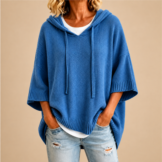 ORIANA | PONCHO DE PUNTO CON CAPUCHA Y MANGA TRES CUARTOS
