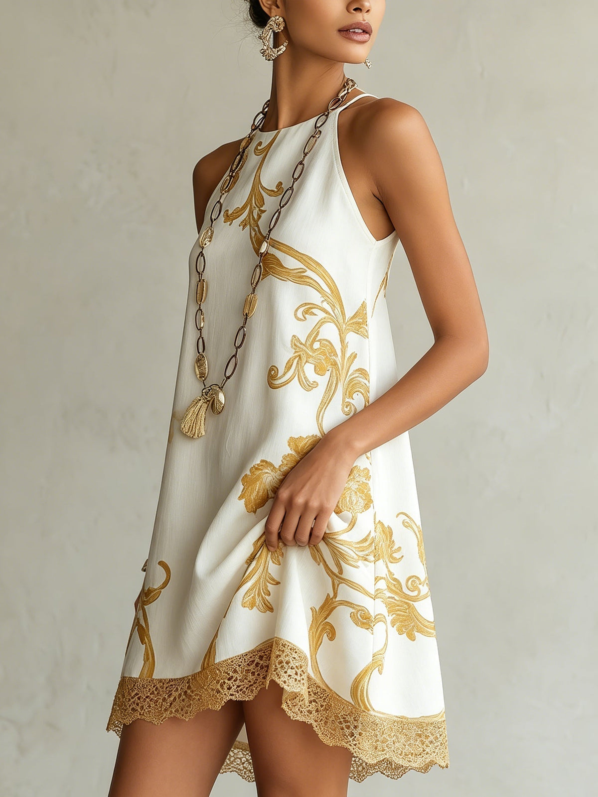 HÉLOÏSE | VESTIDO CORTO DE ENCAJE BLANCO CON MOTIVOS DORADOS