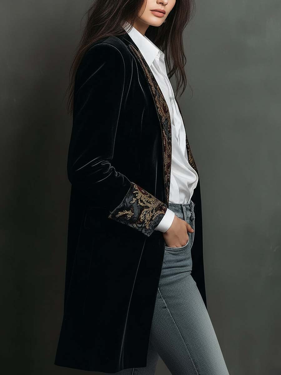 LÉONTINE | BLAZER NEGRO ENTALLADO CON ESTAMPADO BARROCO