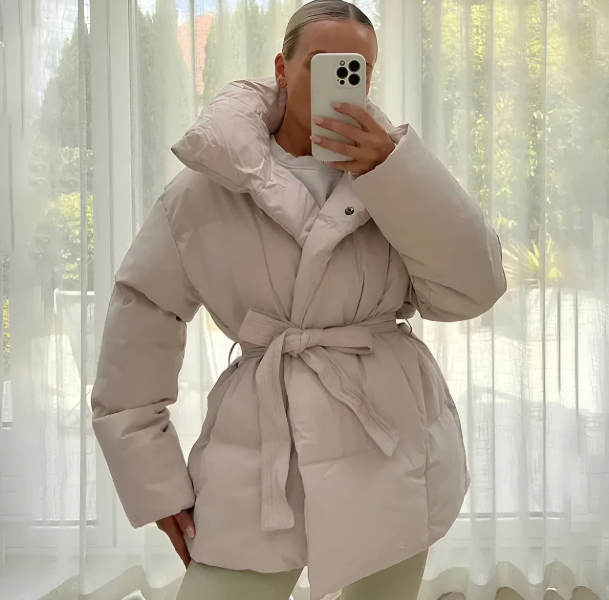 KEIRA | CHAQUETA ACOLCHADA CON CREMALLERA Y CINTURÓN
