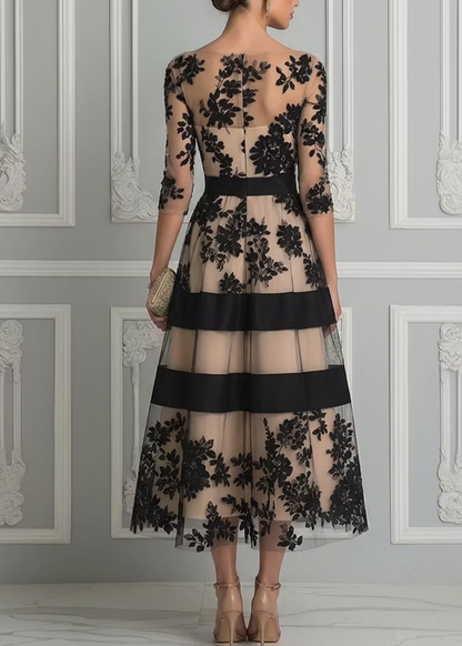 VESTIDO ELEGANTE DE CORTE ENCAJE NEGRO