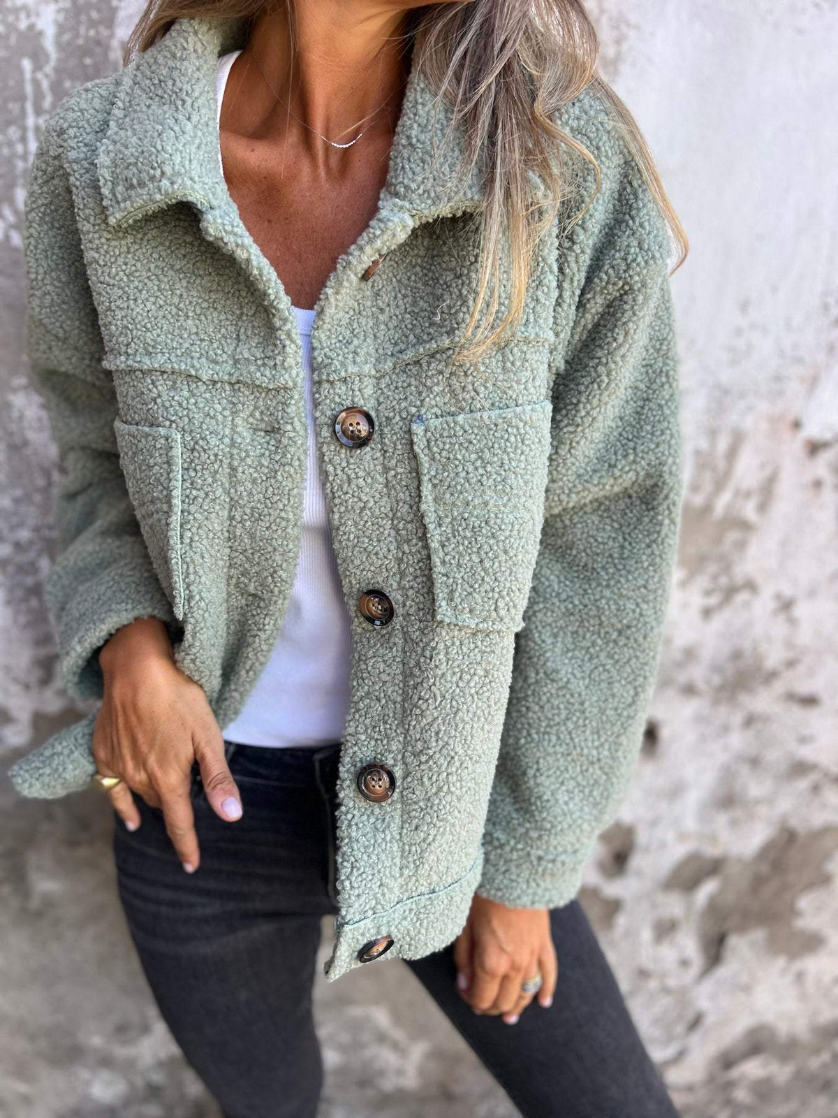 LOLA | CHAQUETA DE BORREGUITO CON ESTILO