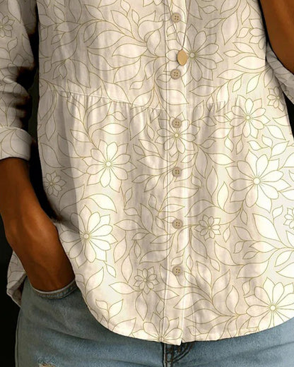 BLUSA ESTAMPADA CON CUELLO DE V CON BOTONES SOBRE EL DELANTERO