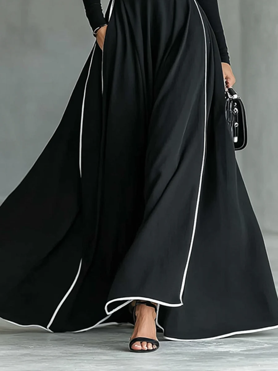 VESTIDO LARGO NEGRO CON COSTURAS BLANCAS, CUELLO ALTO Y MANGA LARGA