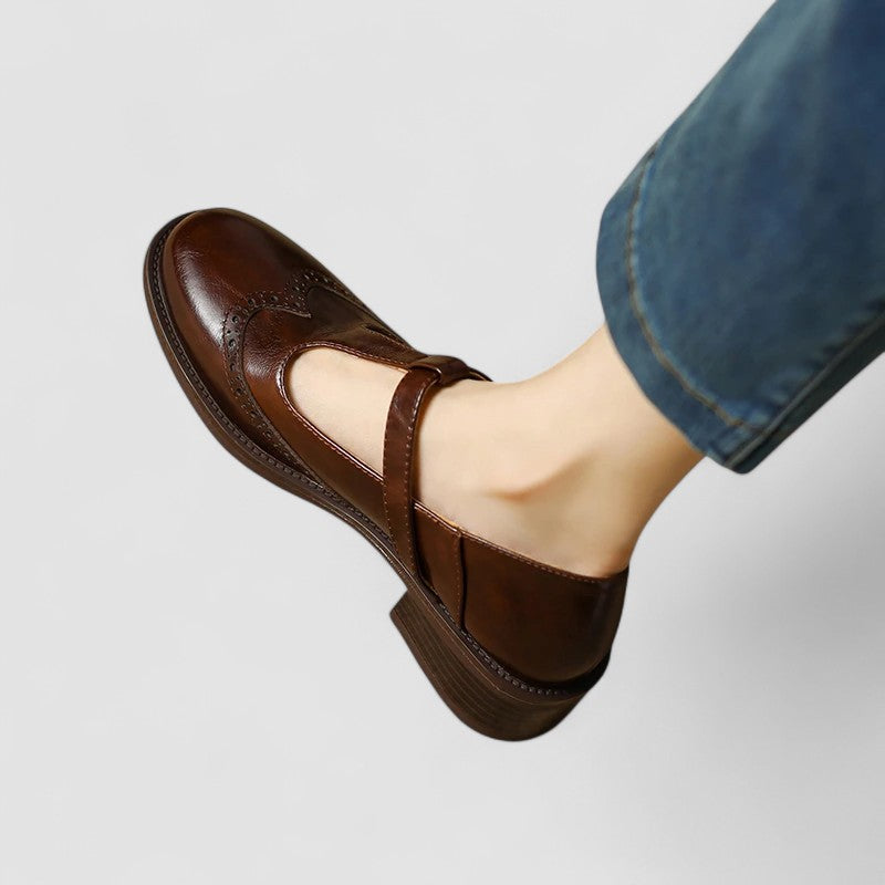 MARGOT | ZAPATOS CON CORREA EN T Y PERFORACIONES