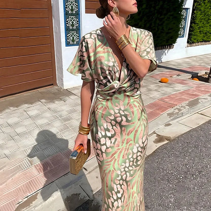 VESTIDO DE ESTAMPADO | CUELLO EN V, CINTURA ALTA Y ESTAMPADO DE NUDOS