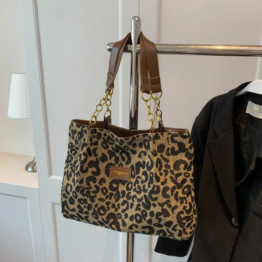 BOLSO CON ESTAMPADO DE LEOPARDO