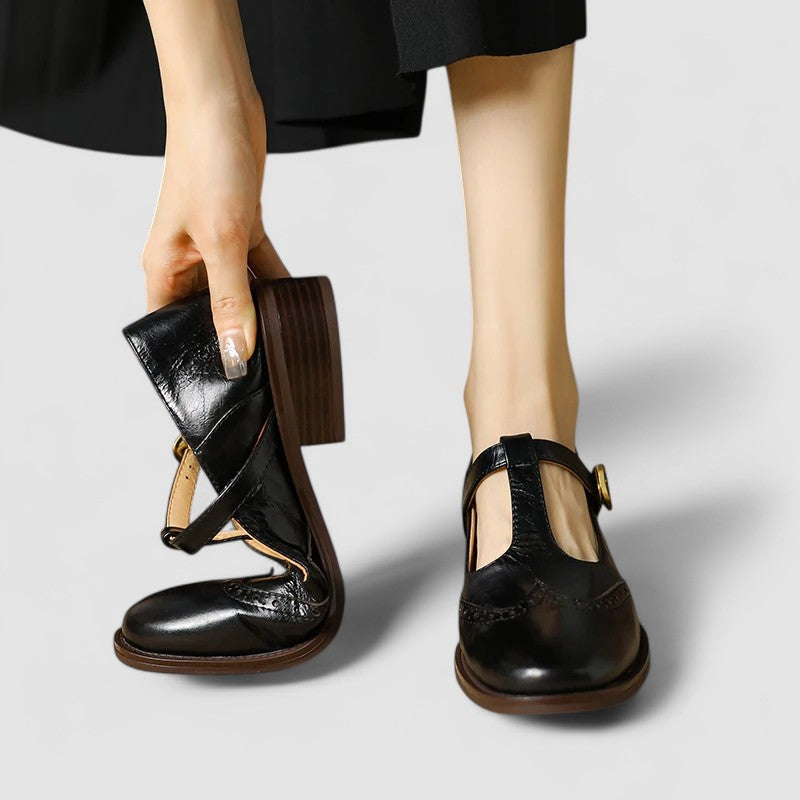 MARGOT | ZAPATOS CON CORREA EN T Y PERFORACIONES