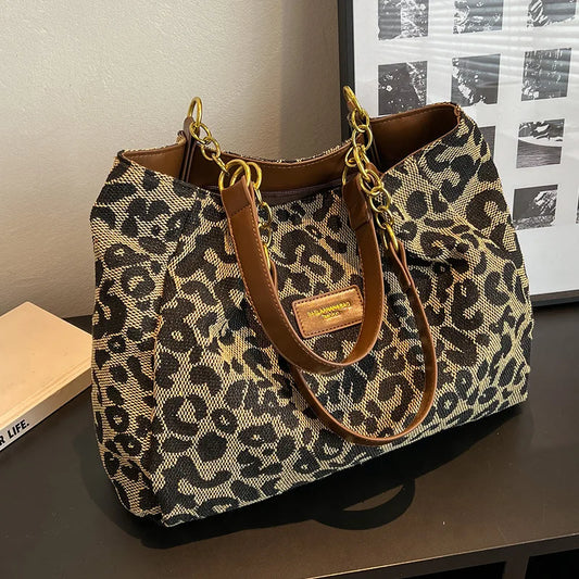 BOLSO CON ESTAMPADO DE LEOPARDO