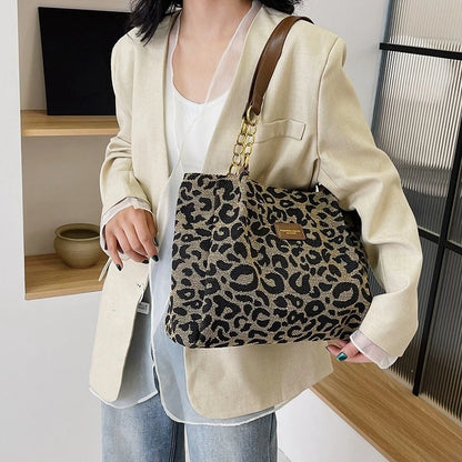 BOLSO CON ESTAMPADO DE LEOPARDO