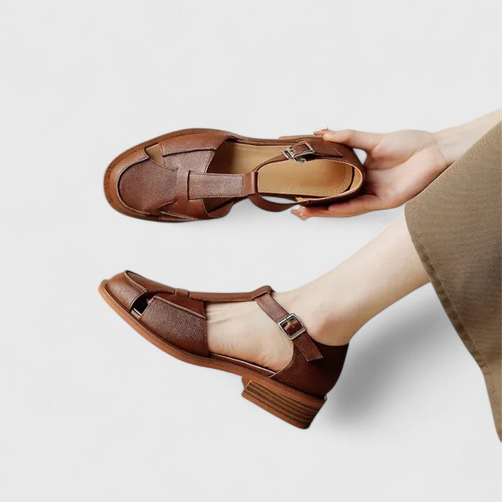 MANON | SANDALIAS CERRADAS CON CORREA