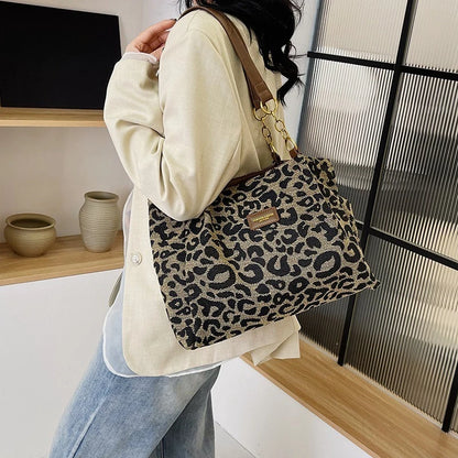 BOLSO CON ESTAMPADO DE LEOPARDO