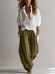 CAPUCINE | CAMISA BLANCA HOLGADA Y PANTALÓN BOMBACHO VERDE OLIVA