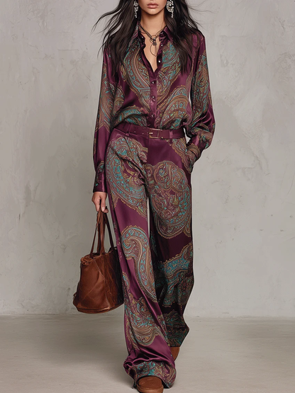 CONJUNTO DE CAMISA DE MANGA LARGA DE SATÉN CON ESTAMPADO PAISLEY EN BURDEOS Y MORADO Y PANTALÓN DE PIERNA ANCHA