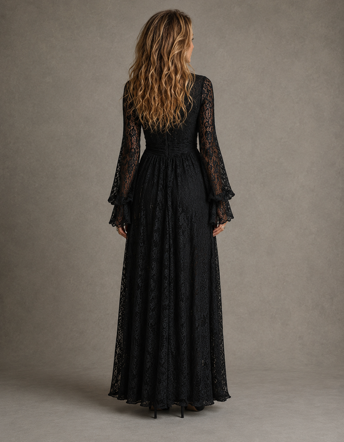 CHARLOTTE | VESTIDO LARGO CON ESCOTE EN V PROFUNDO