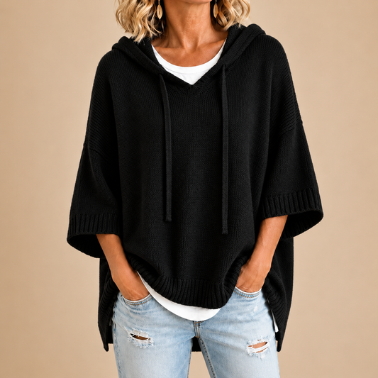 ORIANA | PONCHO DE PUNTO CON CAPUCHA Y MANGA TRES CUARTOS