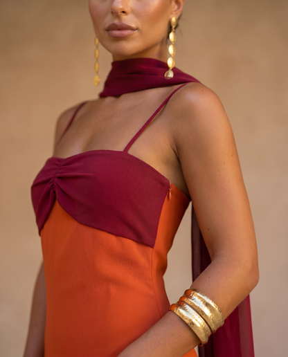 ALINE | VESTIDO NARANJA CON ESCOTE ROJO