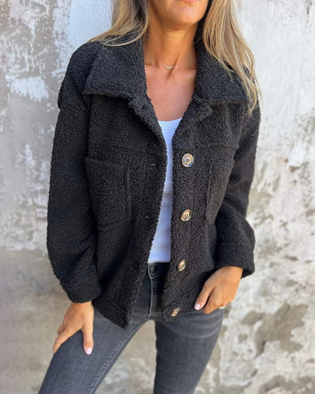 LOLA | CHAQUETA DE BORREGUITO CON ESTILO
