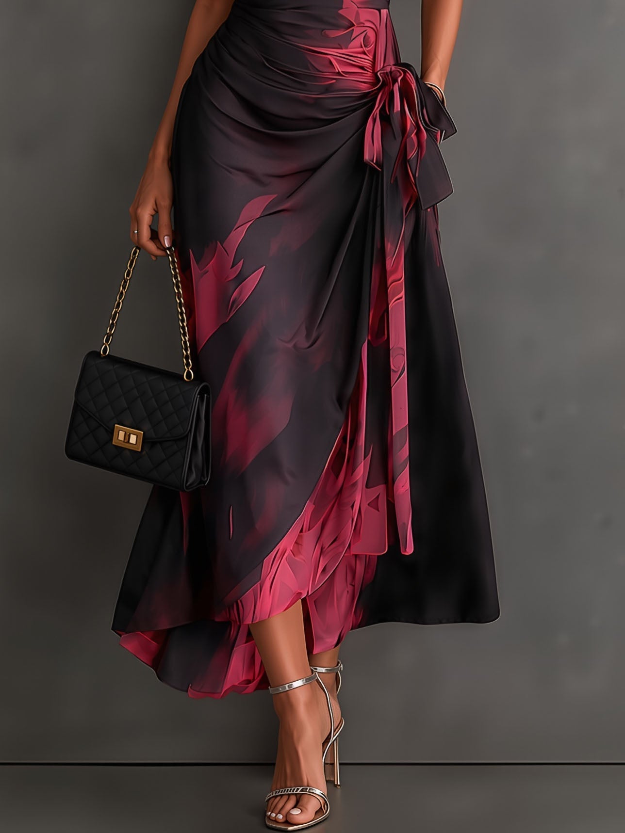 VESTIDO MIDI CRUZADO CON ESTAMPADO ABSTRACTO ROJO Y NEGRO, CUELLO CAMISERO CON ESCOTE EN V, MANGA CORTA, CINTURA ANUDADA Y BAJO ASIMÉTRICO CON VOLANTE